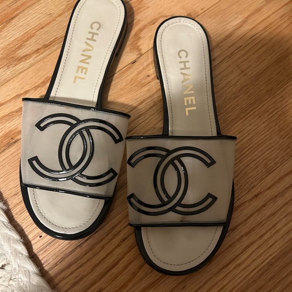 Chanel slides - Picture 2 of 8